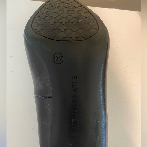 Kelly & Katie Black Heels - Picture 3 of 9